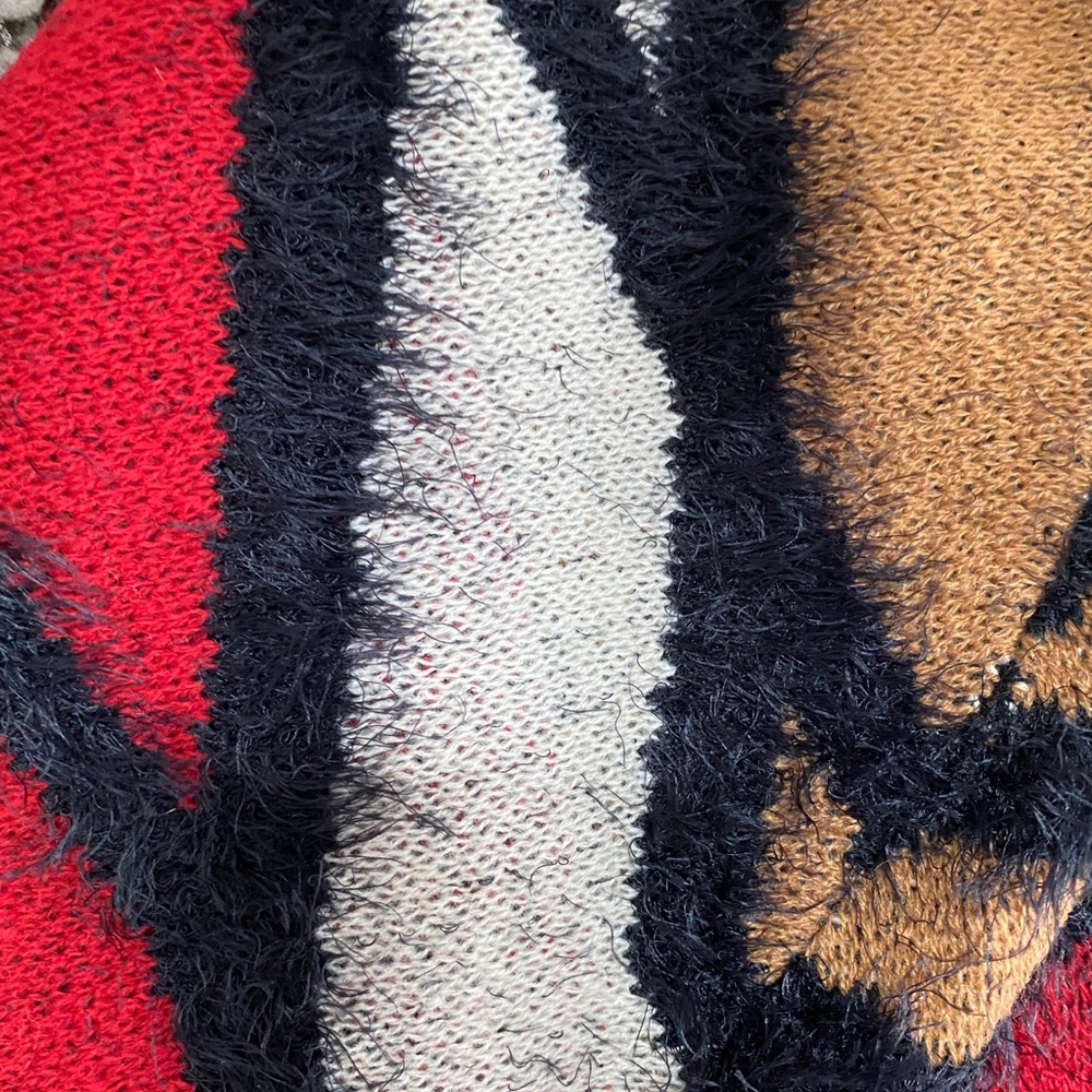 Vertigo Poncho - Picture 2 of 4